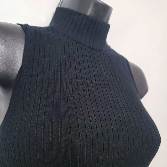 [BUNDLE] 3 Pieces EXPRESS Brand Sleeveless Tank Top with Freebies [S-M] - Picture 3 of 6